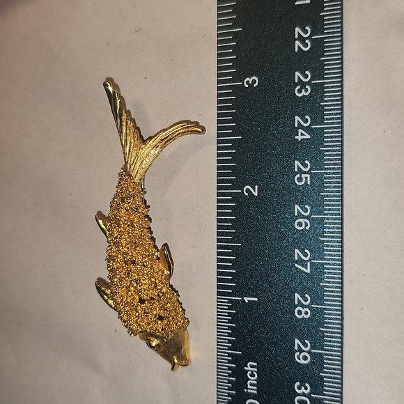 BSK Vintage Gold Fish-Shaped Brooch - Picture 6 of 6
